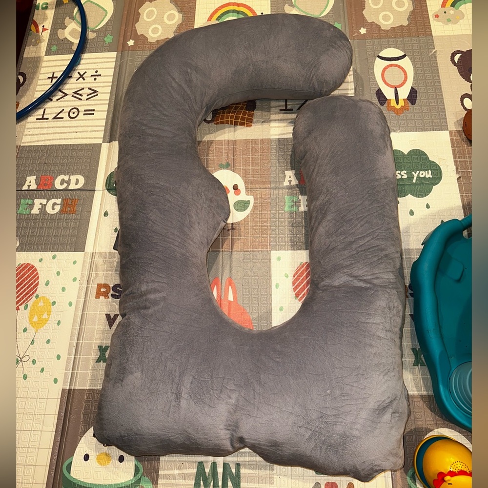 Momcozy maternity pillow